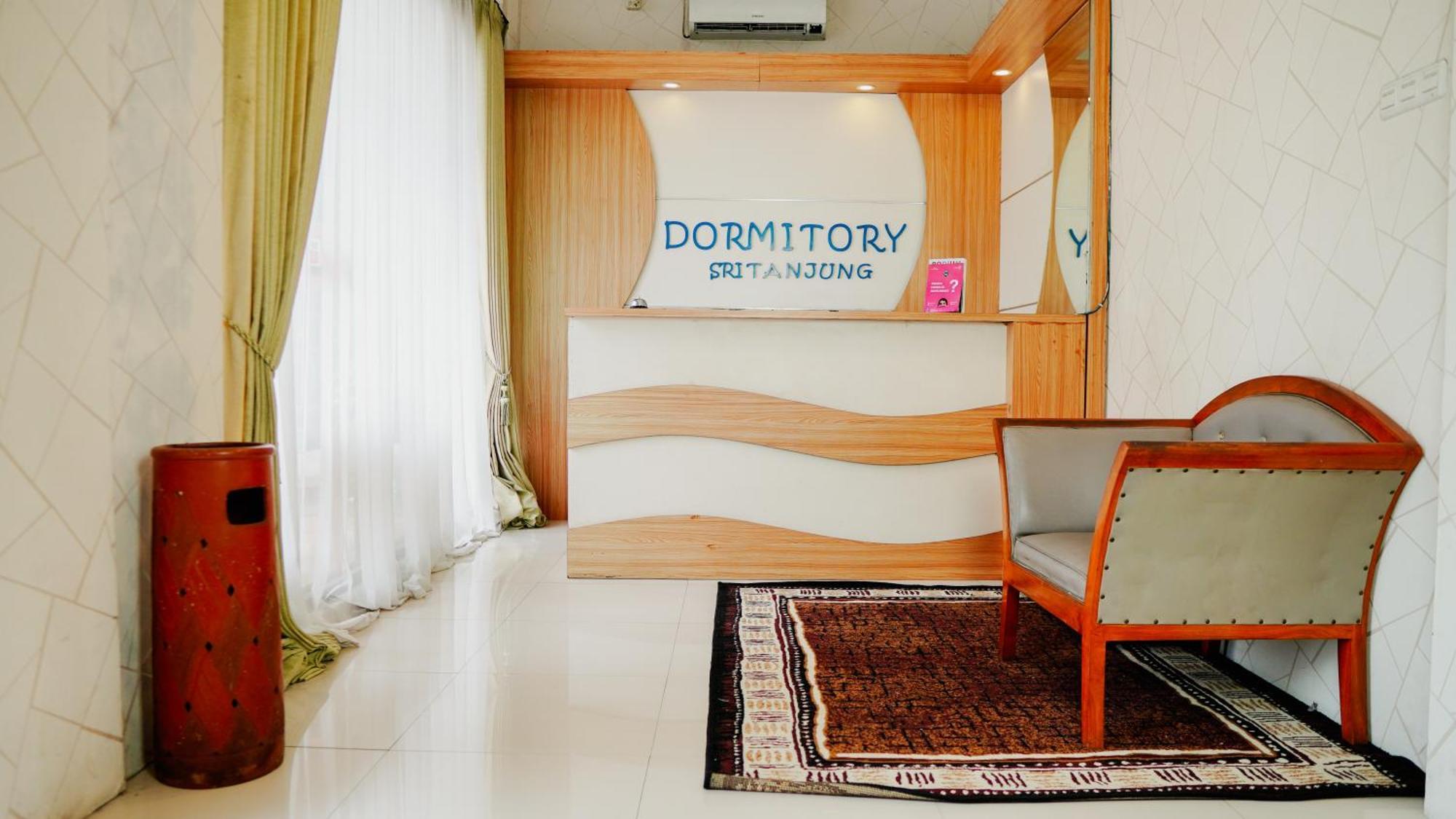Dormitory Tourism Sritanjung Banyuwangi By Gajahsora Management Luaran gambar