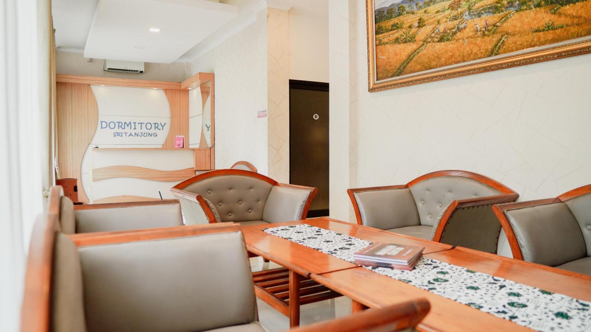 Dormitory Tourism Sritanjung Banyuwangi By Gajahsora Management Luaran gambar