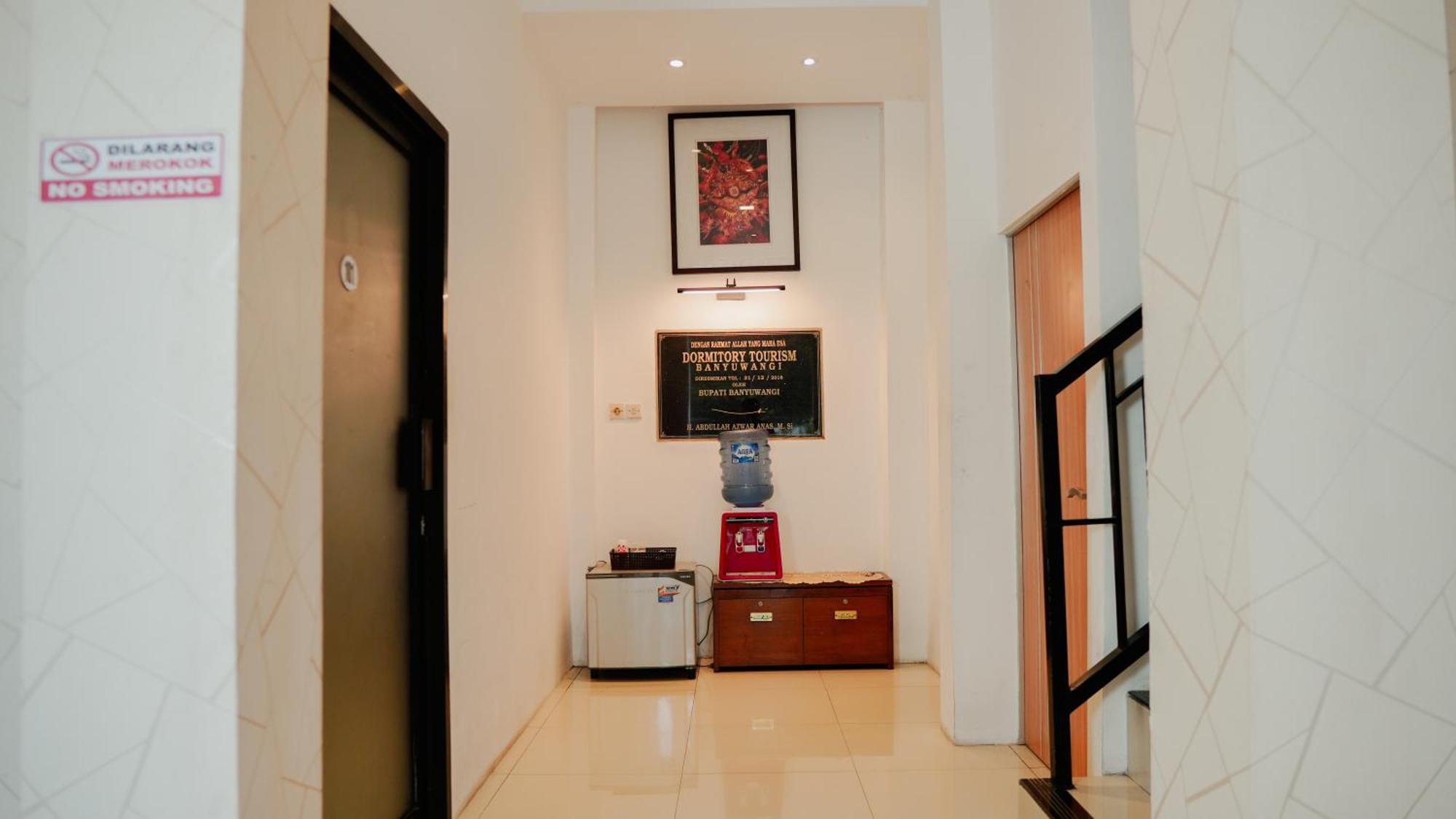 Dormitory Tourism Sritanjung Banyuwangi By Gajahsora Management Luaran gambar